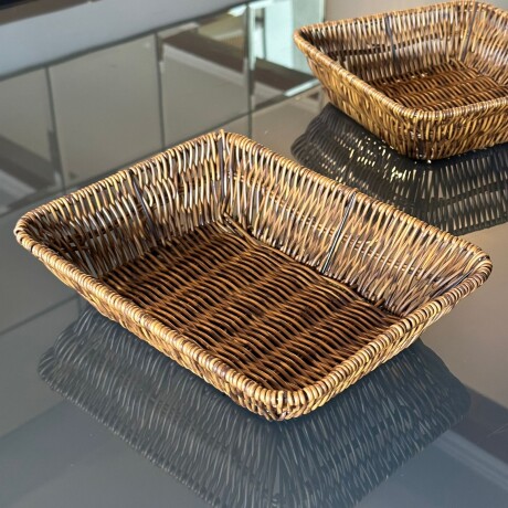 Canasta De Rattan Sintético Rectangular Largo 26cm x Ancho 20cm x Alto 6cm Canasta De Rattan Sintético Rectangular Largo 26cm x Ancho 20cm x Alto 6cm