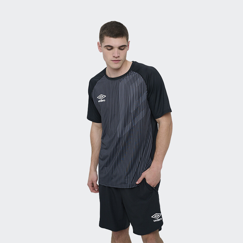 Remera Umbro Bosse Negro