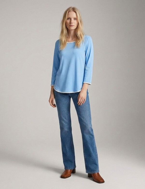 Remera Modal Bordado CELESTE/MULTI