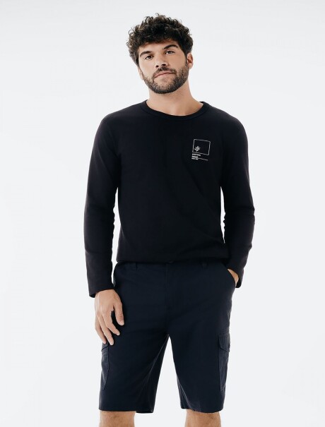 CAMISETA MASCULINA MANGA LARGA CON ESTAMPA NEGRO