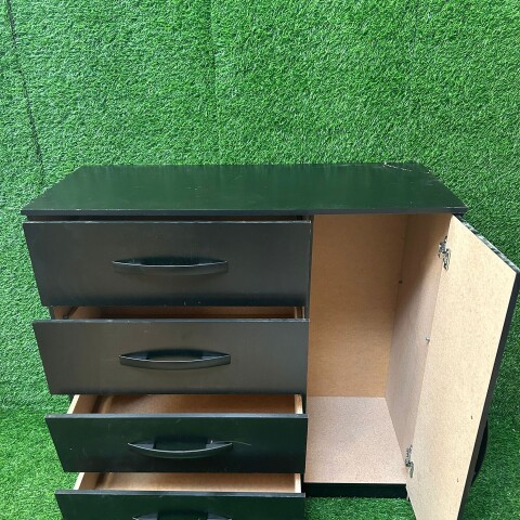 [OUTLET] Cómoda Cajonera para Dormitorio de 4 Cajones y 1 Puerta en MDP - Negro [SOLO RETIRO] [OUTLET] Cómoda Cajonera para Dormitorio de 4 Cajones y 1 Puerta en MDP - Negro [SOLO RETIRO]