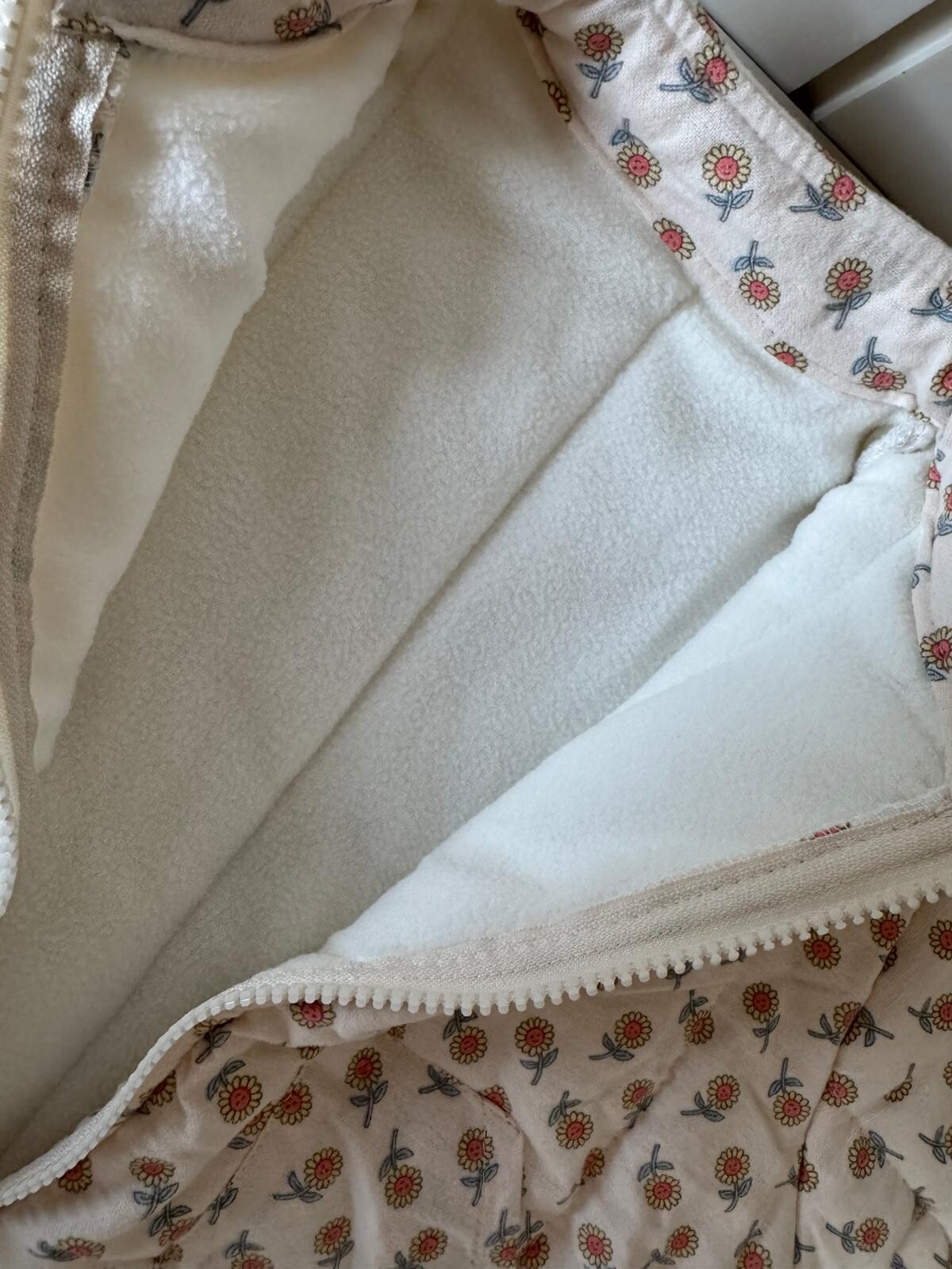 Conjunto de campera y pantalón Bisou Conjunto de campera y pantalón Bisou