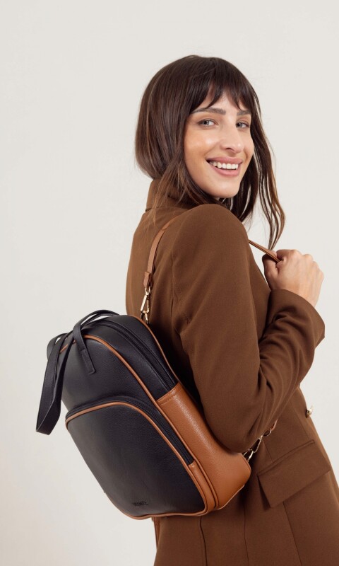 MOCHILA CLARA NEGRO Y SUELA