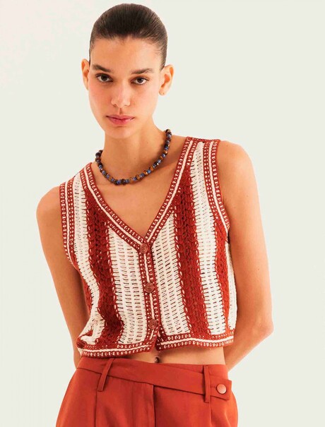 CHALECO DE PUNTO CON BOTONES ROJO