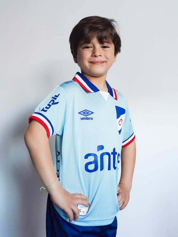 CAMISETA DE JUEGO OFICIAL AWAY 3 Nacional Junior Skuba, Celeste