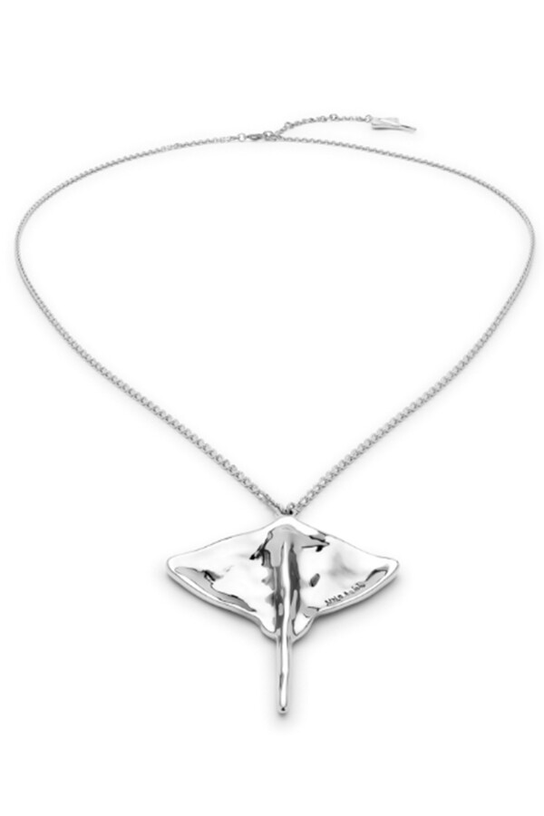 COLGANTE DE CADENA LARGA DE ALEACIÓN DE METALES BAÑADA EN PLATA DE LEY CON MANTARRAYA Colgante