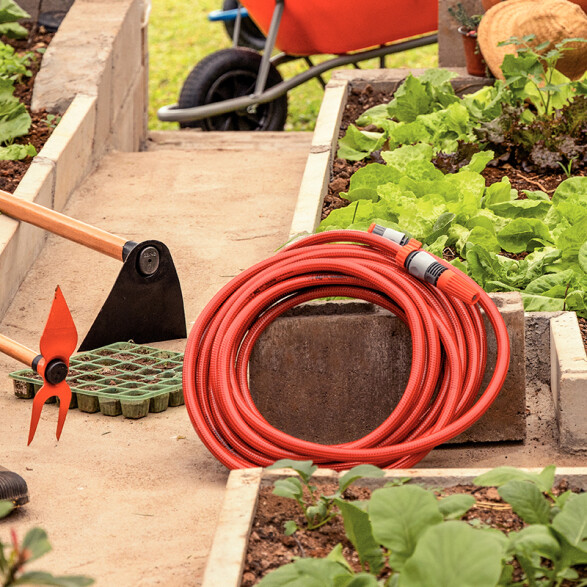 Kit manguera roja antitorsión 1/2" x 20mt. -TRAMONTINA TN1852