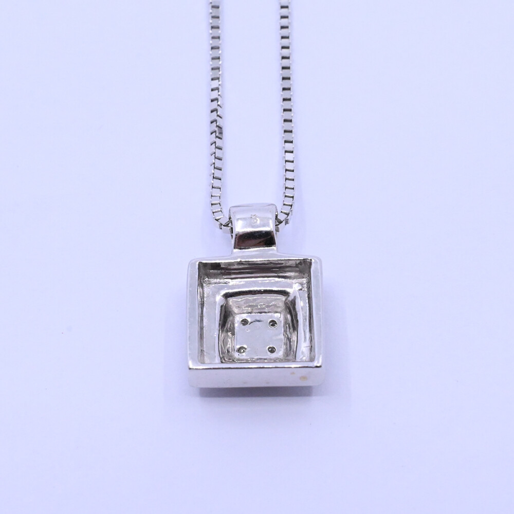 Dije oro 18k y brillantes. Dije oro 18k y brillantes.