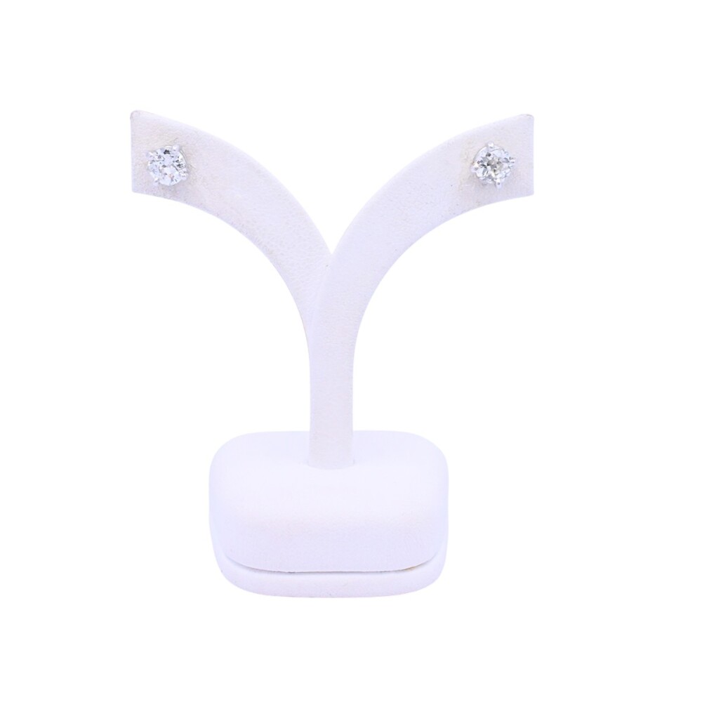 Caravanas oro 18k blanco y brillantes engarce 4 puntas. Caravanas oro 18k blanco y brillantes engarce 4 puntas.