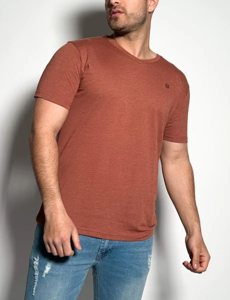 Remera lisa escote V Vex Ladrillo