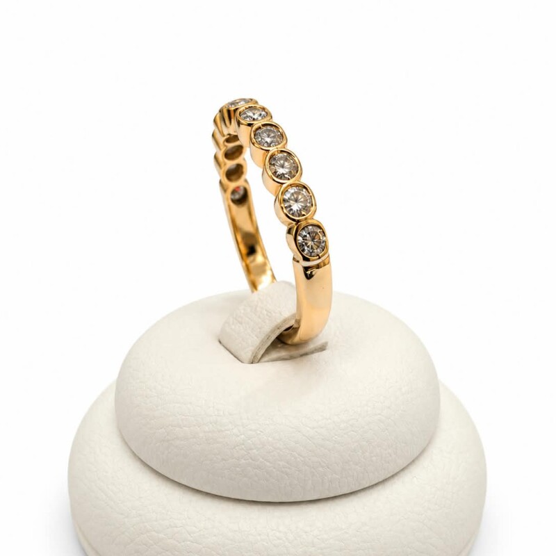 Anillo en Oro 18kt medio sin fin con Brillantes Anillo en Oro 18kt medio sin fin con Brillantes