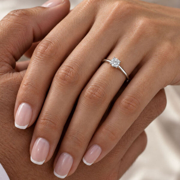 Anillo Novia Solitario de Oro Blanco 18k con Brillante. Anillo Novia Solitario de Oro Blanco 18k con Brillante.