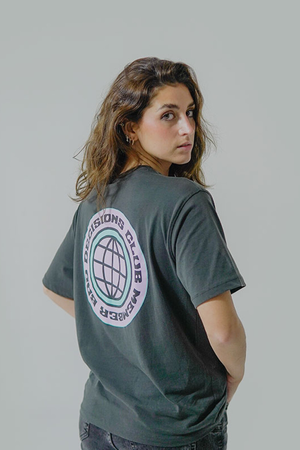 Remera Pulau Bad Decisions Gris