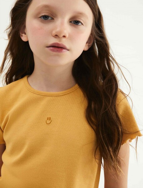BLUSA INFANTIL EN TELA ACANALADA AMARILLO