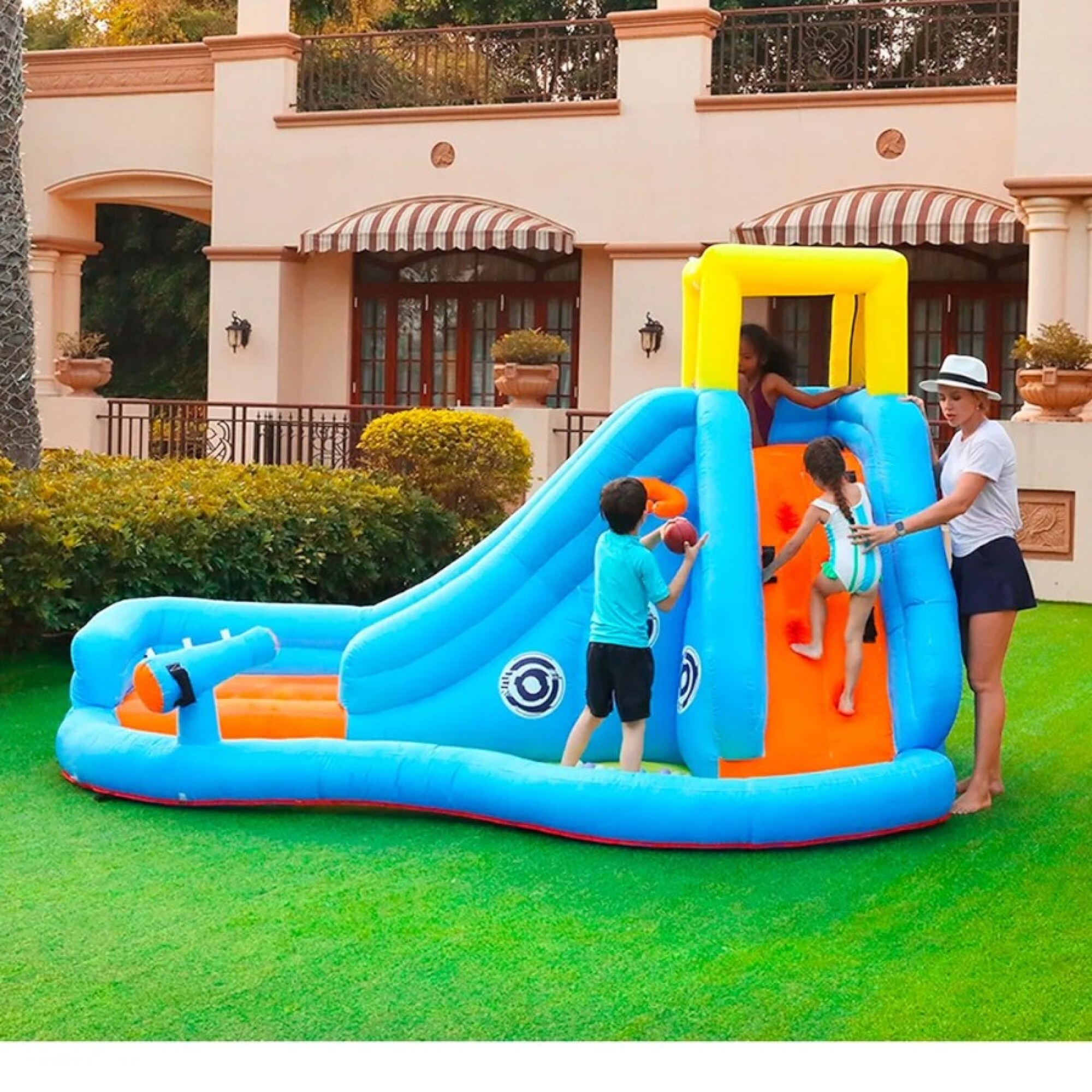 Castillo inflable con tobogán — AdelEste