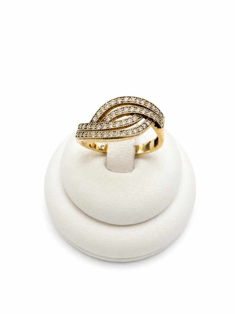 Anillo en oro con zirconias blancas 