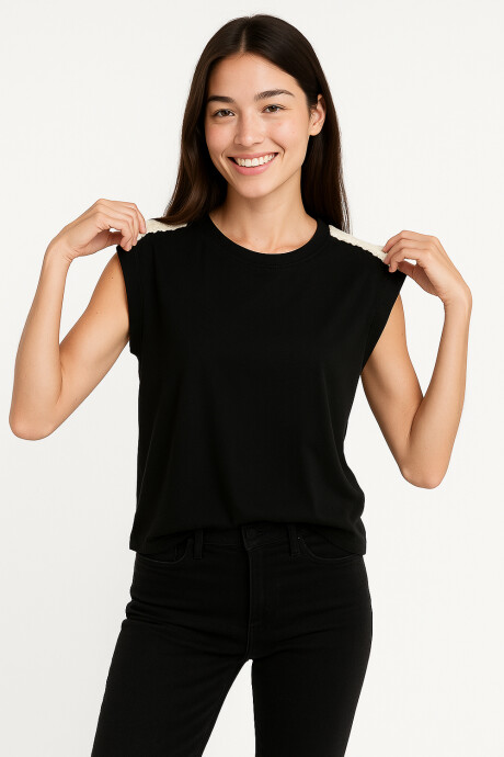 Remera Aventura Negro