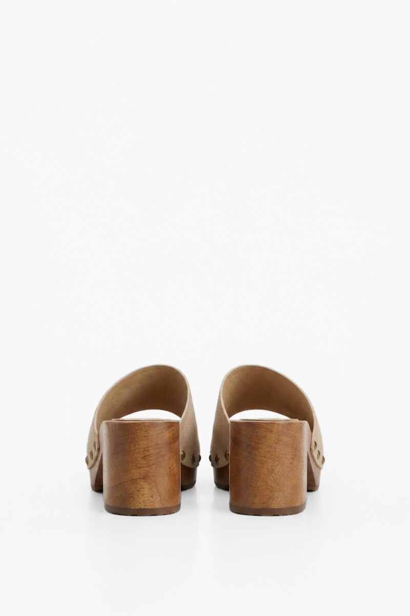 Zueco taco medio beige