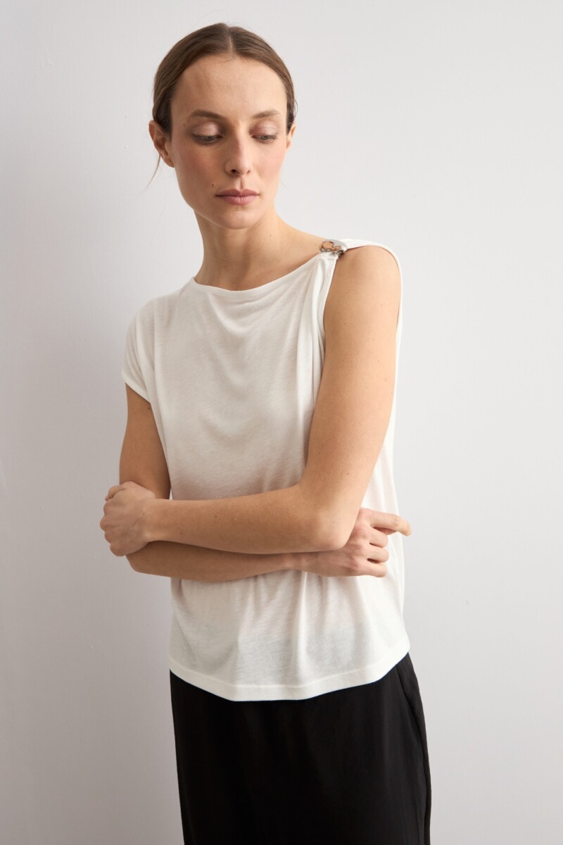 Blusa detalle metálico crudo