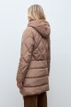 Campera capitoneada con capucha tostado