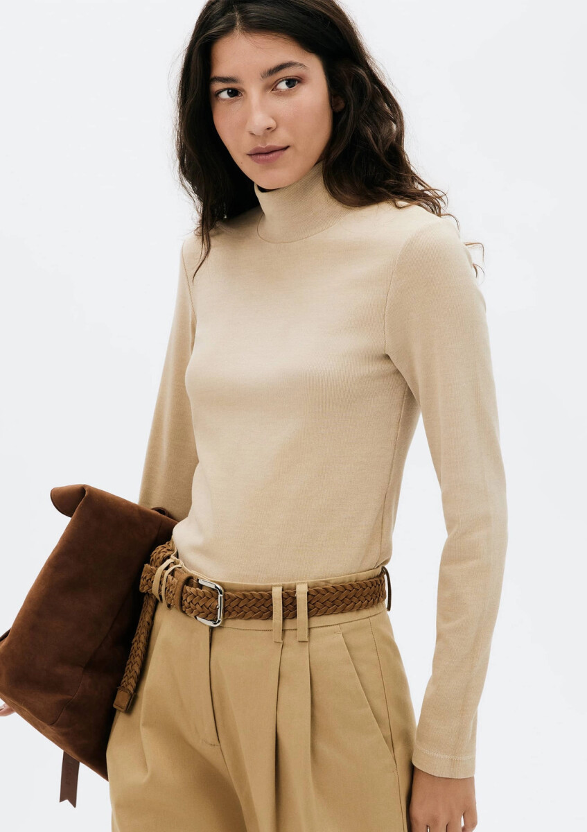 POLERA BÁSICA CON ELASTANO - BEIGE 