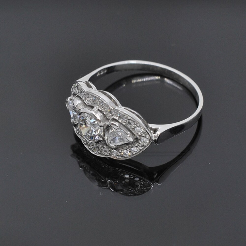 Anillo Nuevo, Estilo Antiguo, En Oro 18K Y Brillantes Anillo Nuevo, Estilo Antiguo, En Oro 18K Y Brillantes