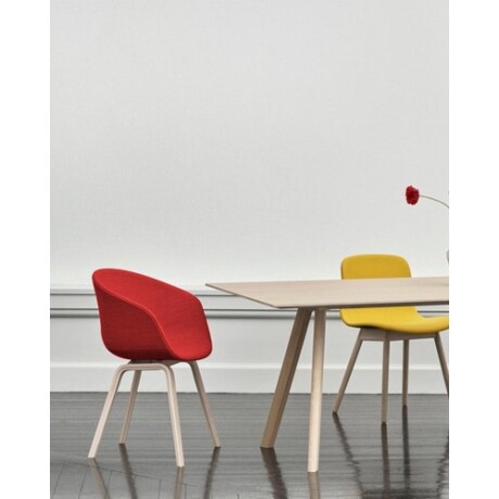 Sillas de comedor Eames con apoyabrazo tapizado Rojo