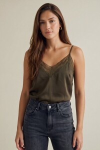 Blusa Satinada Con Encaje Oliva