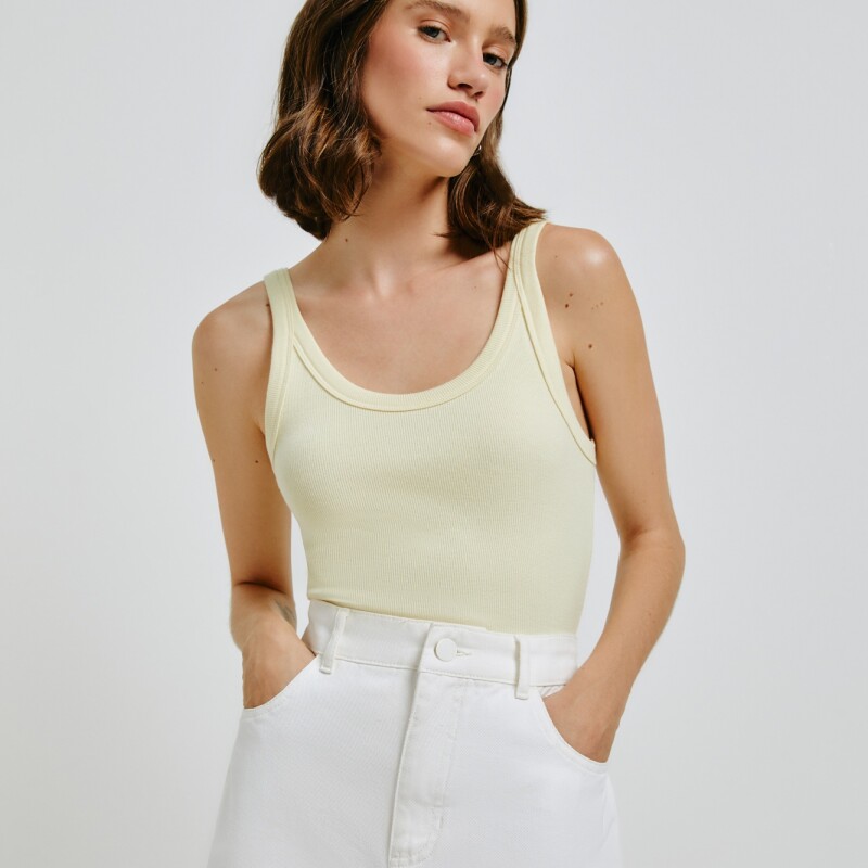 SHORTS FEM BEGE CLARO