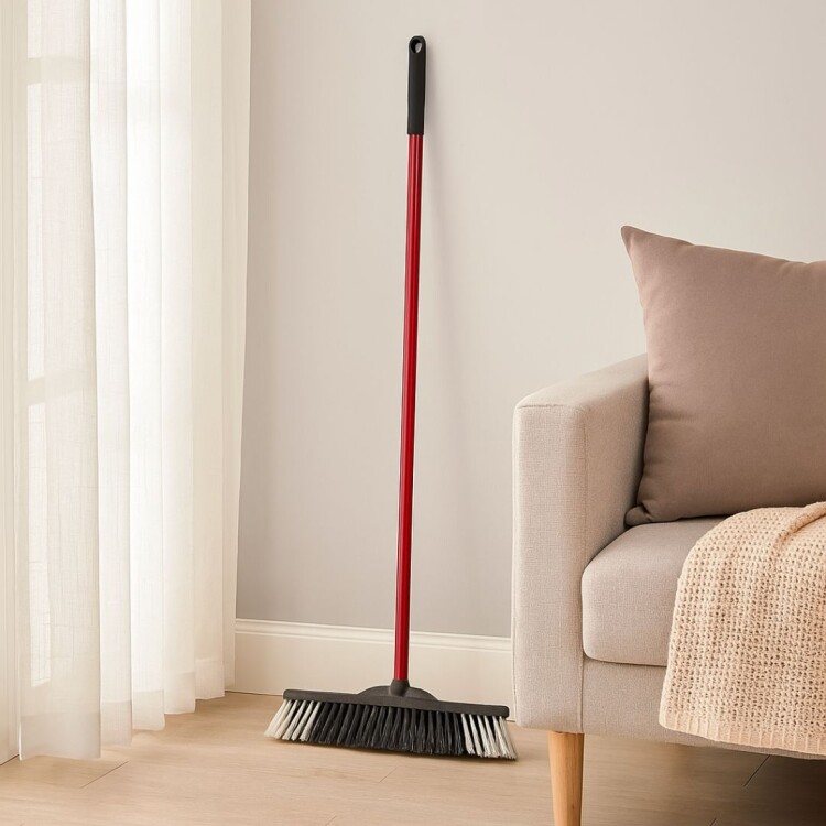 ESCOBA DE PLÁSTICO CON MANGO ESCOBA DE PLÁSTICO CON MANGO