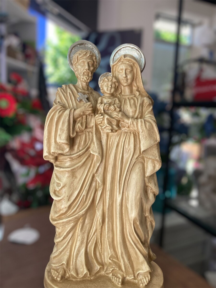 Sagrada Familia de Pie de Cerámica Pintada a Mano con Detalles en Estaño 