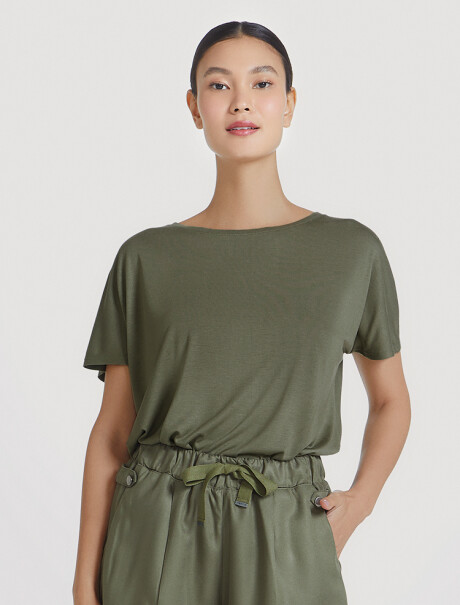 BLUSA BÁSICA FEMENINA MANGA CORTA VERDE