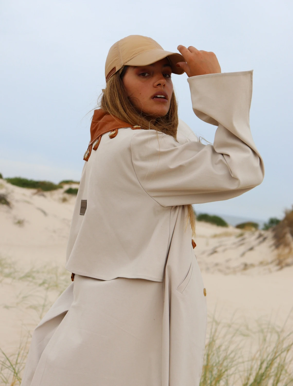 Ojalillos Trench con Cuero beige m