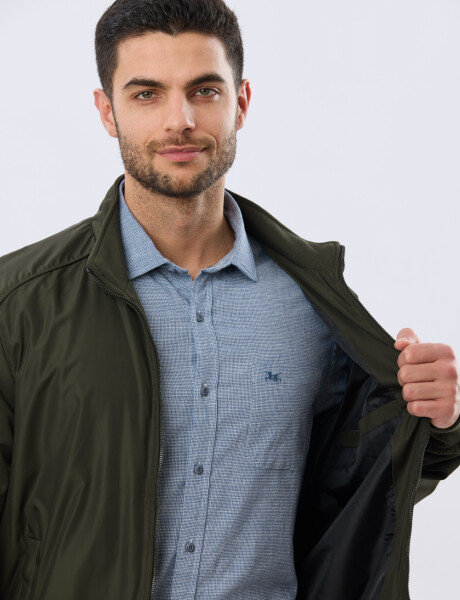 CAMPERA LIVIANA DE NYLON Verde