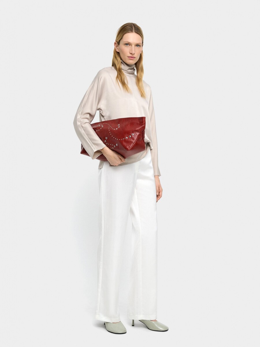 Blusa Satinada Con Cuello Alto beige