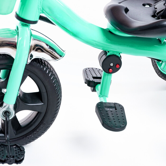 (1701) Triciclo con Manija Verde