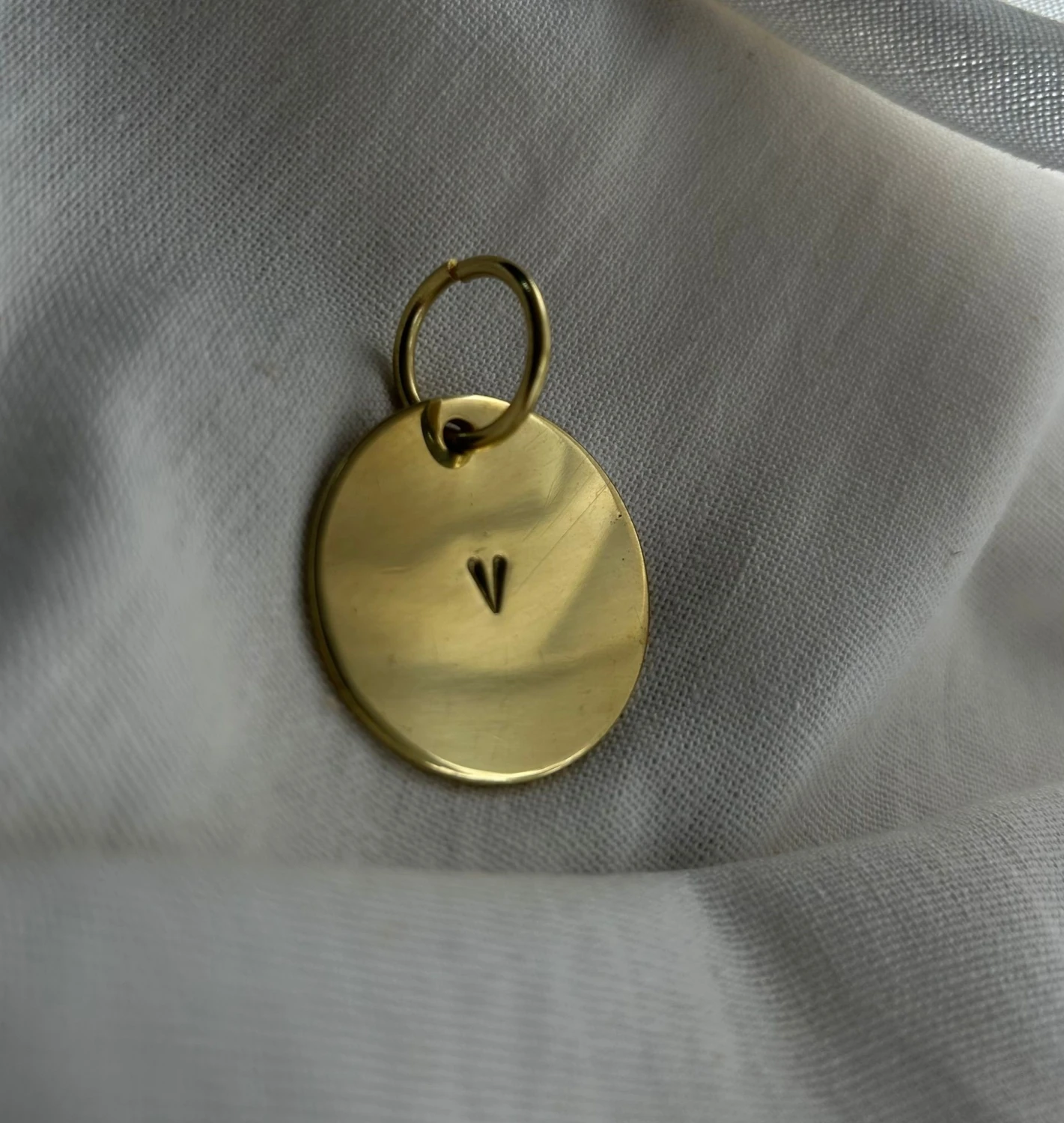 Spelling key ring - V dorado n/a