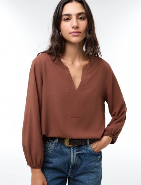 BLUSA DE MANGA TRES CUARTOS EN VISCOSA MARRÓN