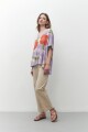 Remera con estampa floral multicolor