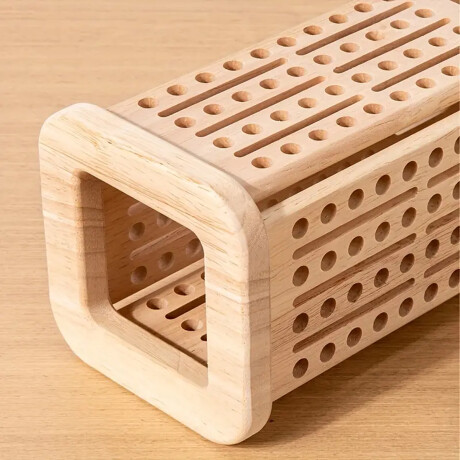 Juego de mesa infantil de madera con palitos y bolas de colores Sc