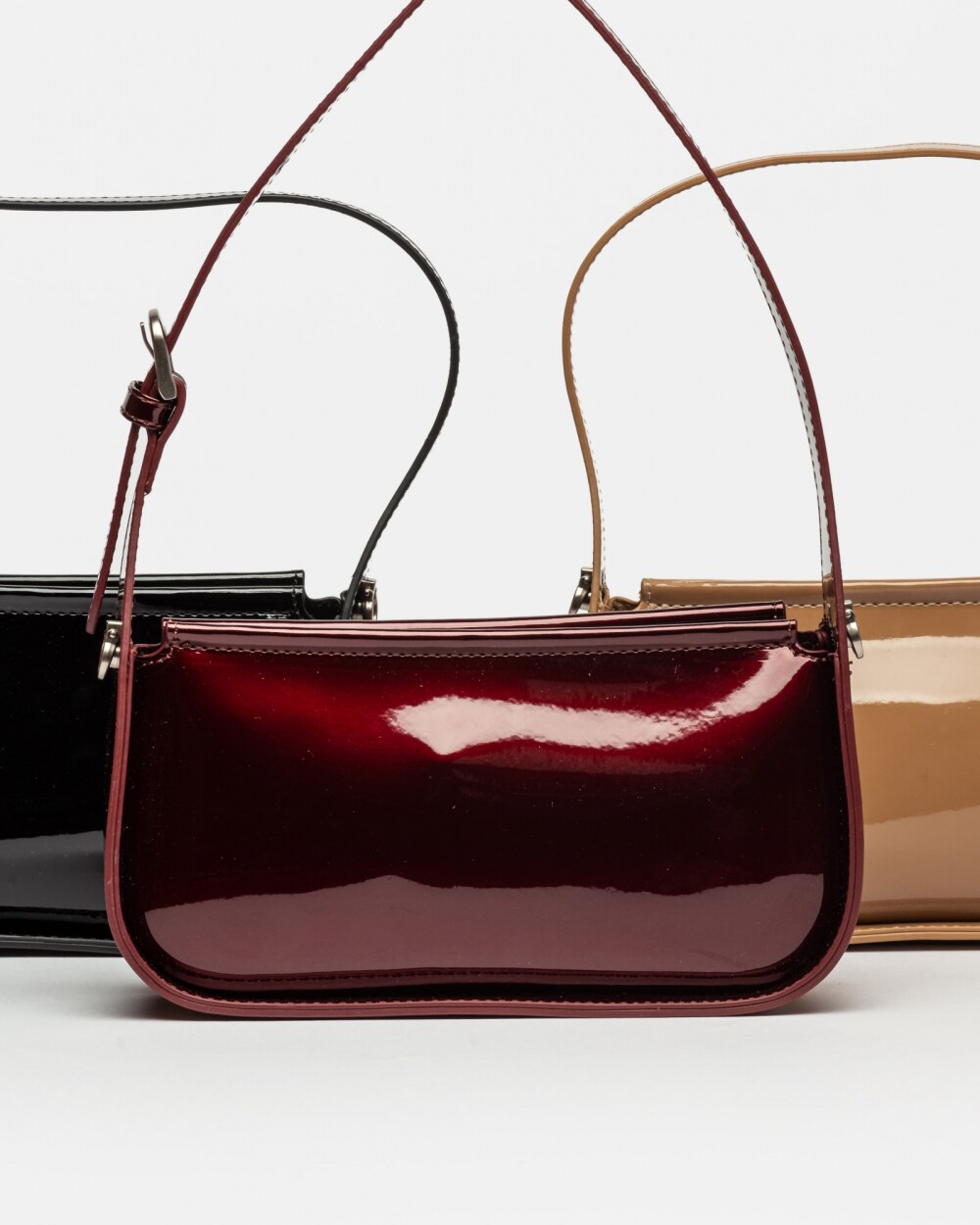 Cartera al hombro Leaf en efecto cuero charol Bordeaux