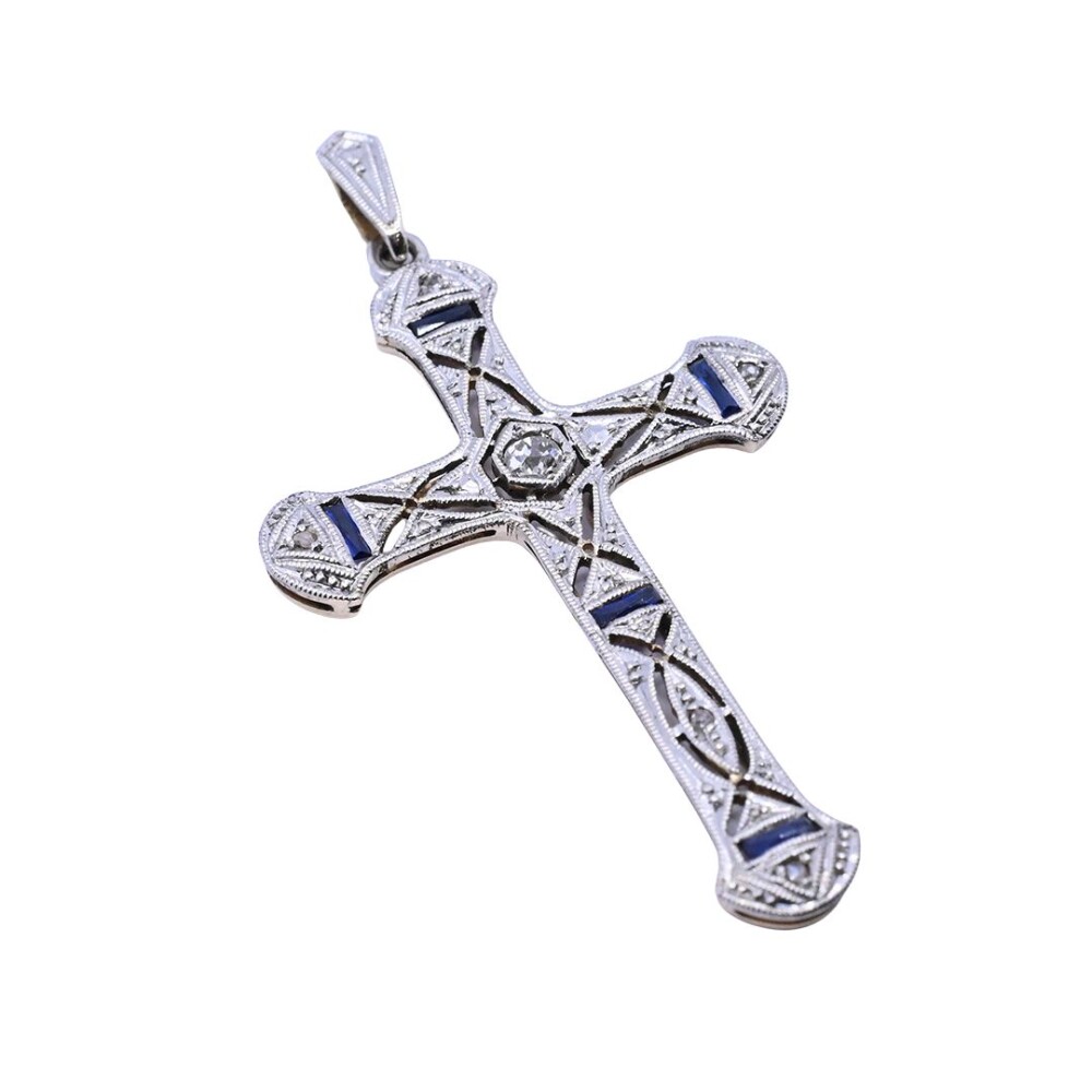 Cruz antigua oro 18 k con brillantes, zafiros sintéticos y diamantes. Cruz antigua oro 18 k con brillantes, zafiros sintéticos y diamantes.