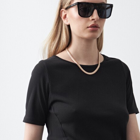 REMERA MIYASAKI Negro