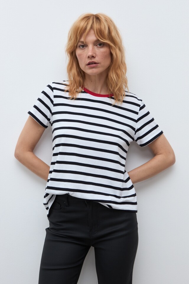 Remera rayada escote a la base blanco
