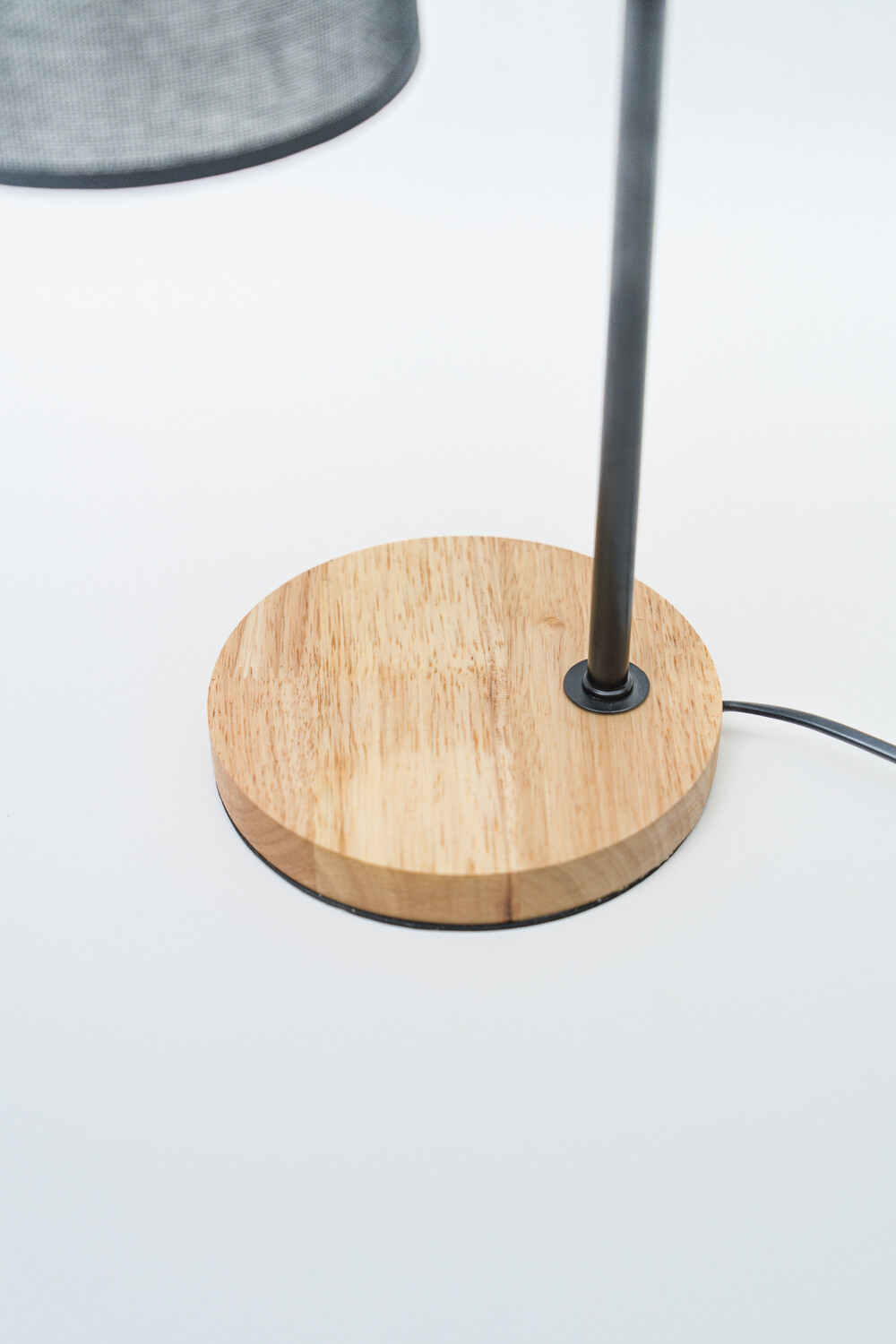 Lampara De Mesa Avenor Negro