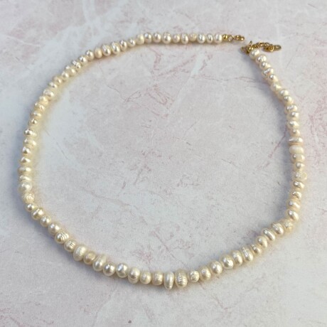 Collar MAURA en Plata 925 con baño de oro y perla de río Collar MAURA en Plata 925 con baño de oro y perla de río