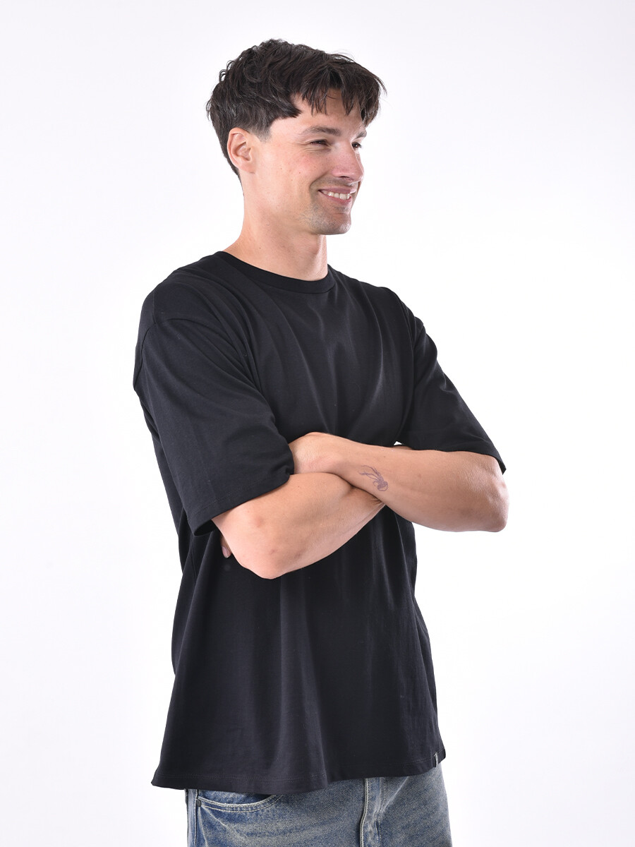 REMERA DEN - NEGRO 