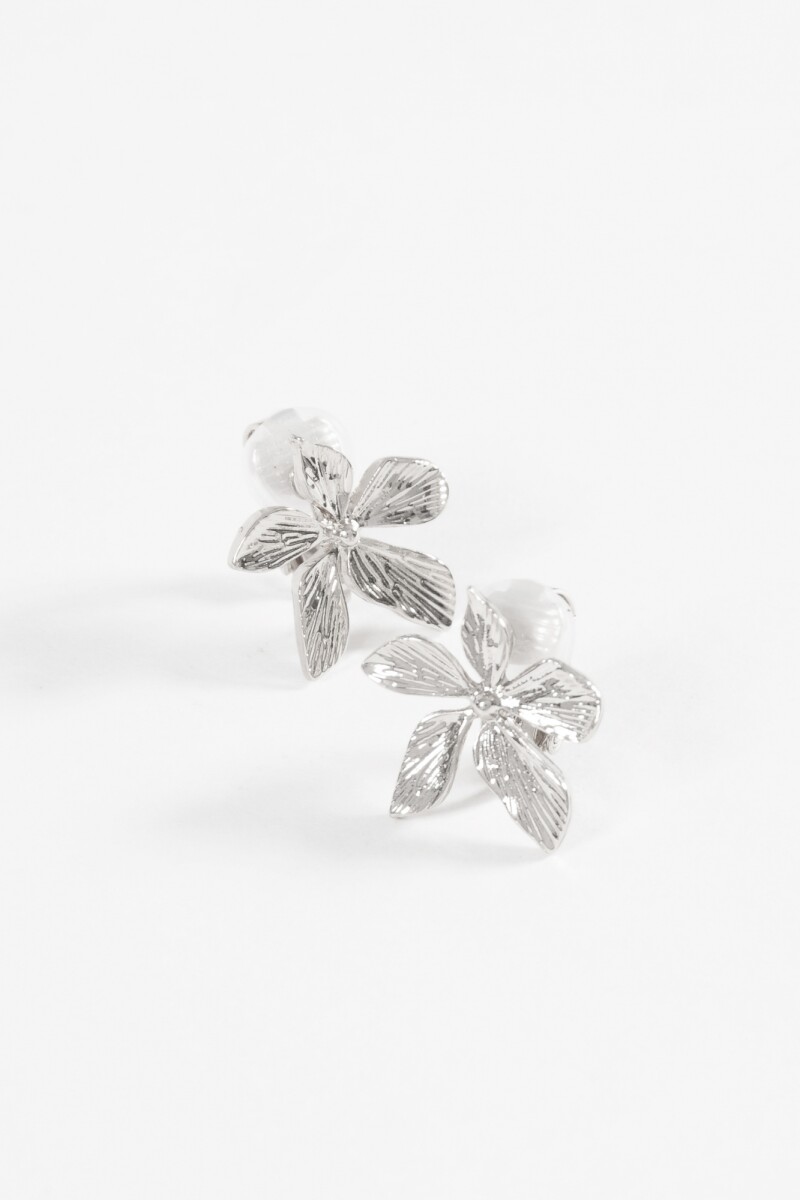 Caravanas flor metallic clip plateado