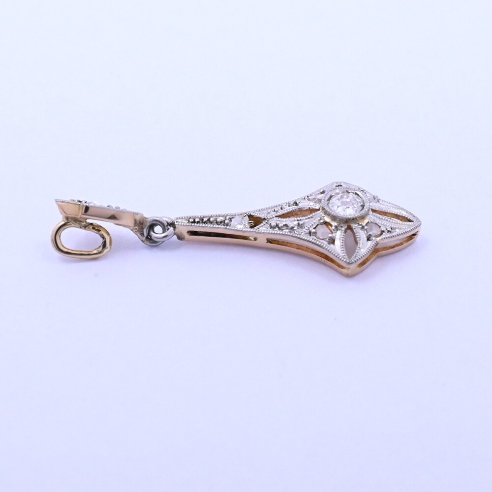 Colgante oro 18k antiguo con brillantes y diamantes. Colgante oro 18k antiguo con brillantes y diamantes.