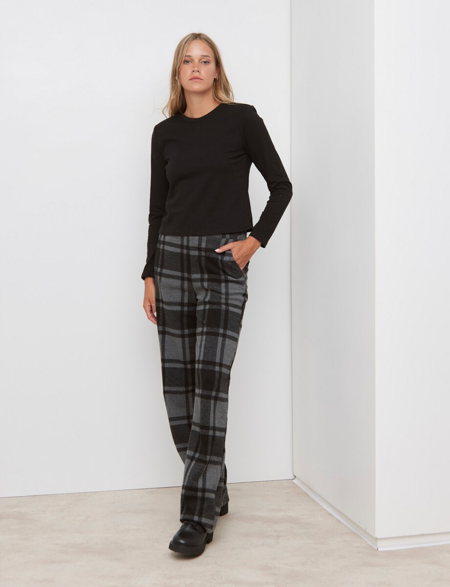 Remera Hombreras - Negro 